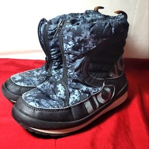 ❤ UOVO BOOTS SIZE 3.5